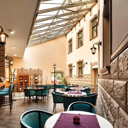 City Hotel Teater-3